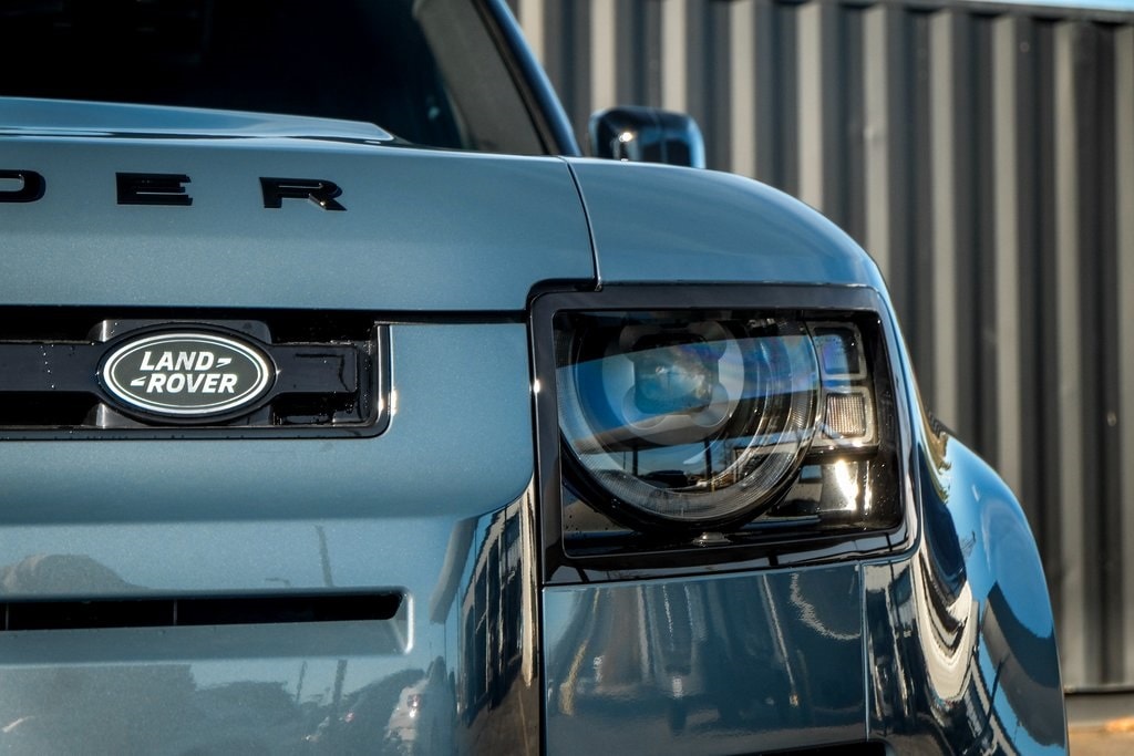 2025 LAND ROVER DEFENDER - Image 6