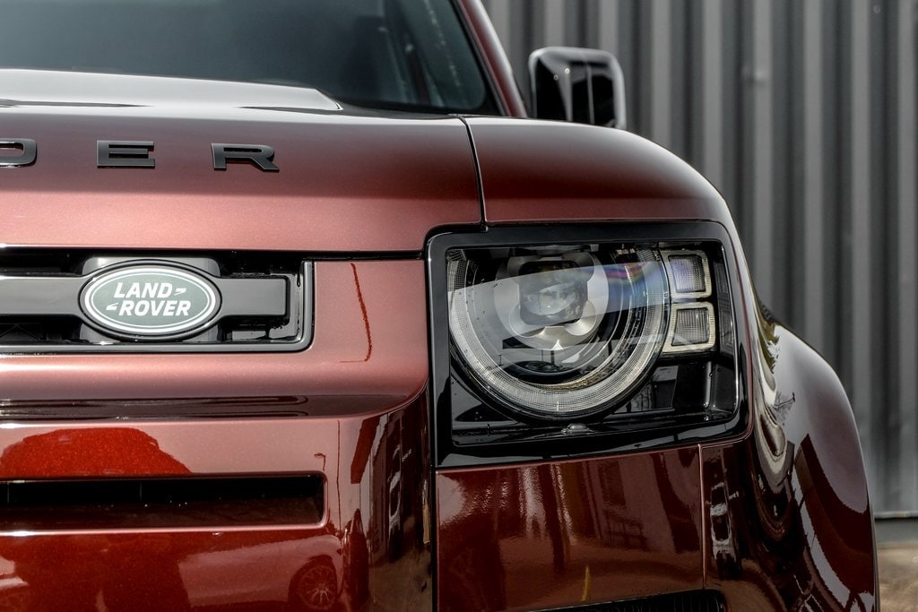 2025 LAND ROVER DEFENDER - Image 6