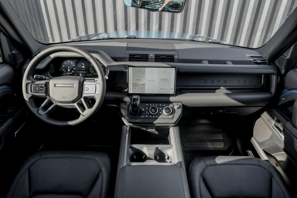2025 LAND ROVER DEFENDER - Image 21