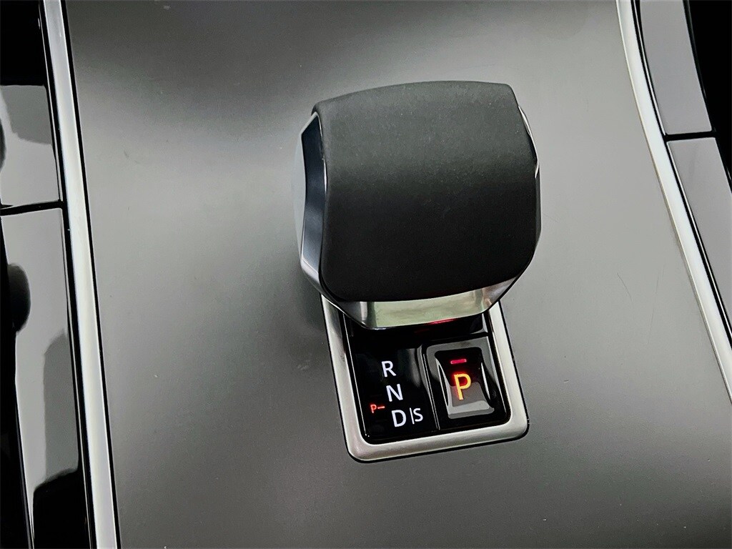 2025 LAND ROVER RANGE ROVER VELAR - Image 17