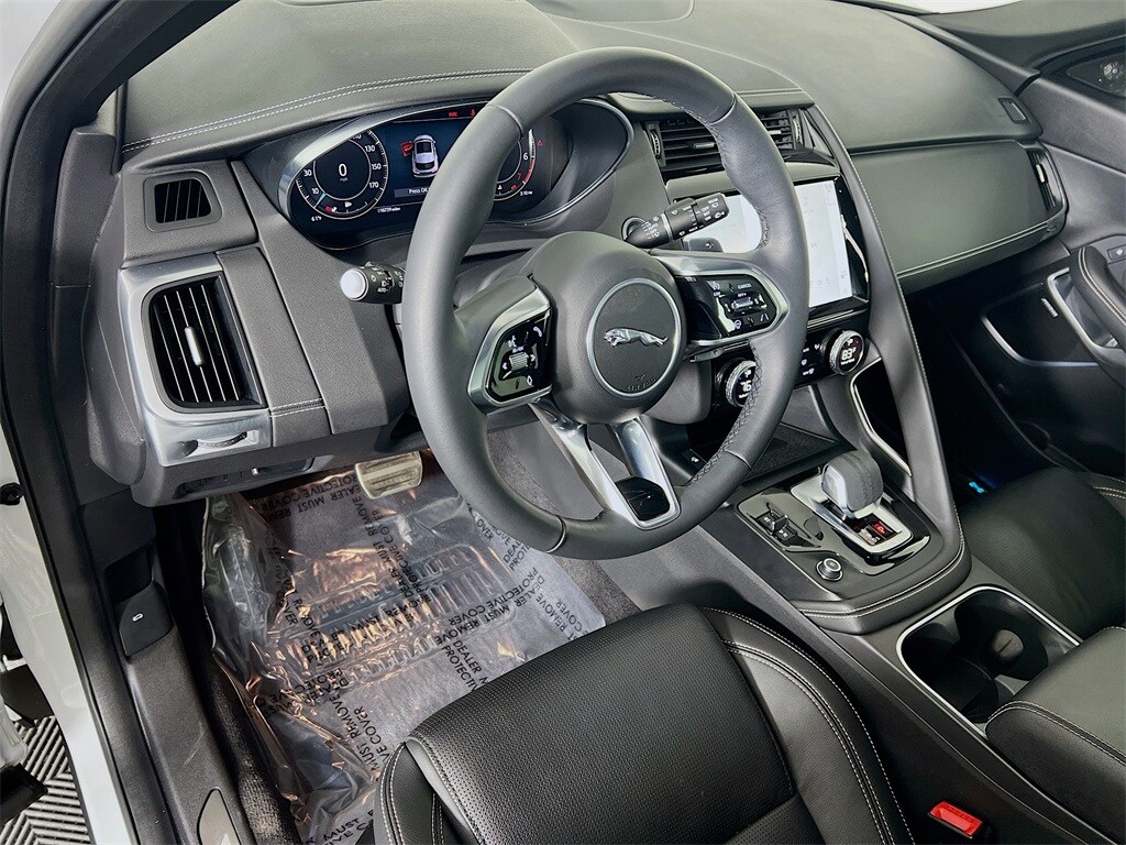 2024 JAGUAR E-PACE - Image 9