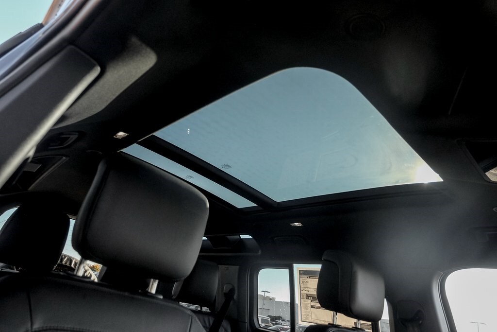 2025 LAND ROVER DEFENDER - Image 24