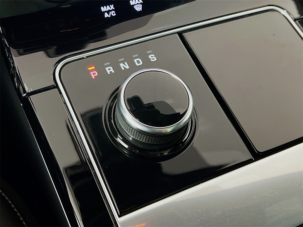 2019 LAND ROVER RANGE ROVER VELAR - Image 17