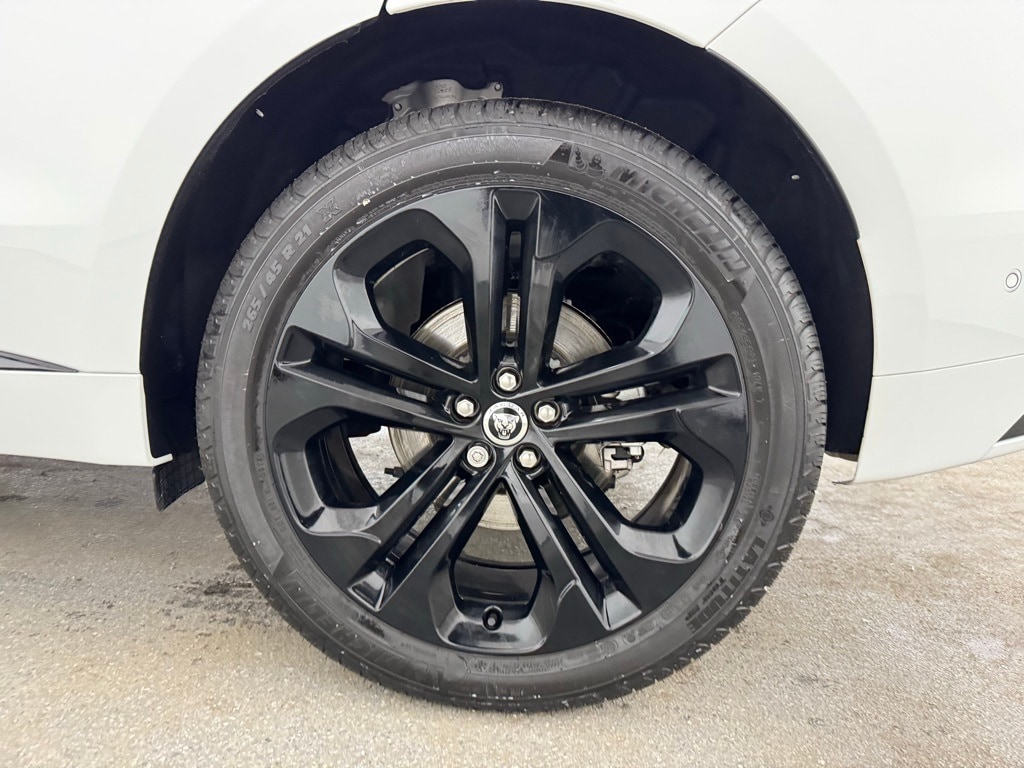 2025 JAGUAR F-PACE - Image 32