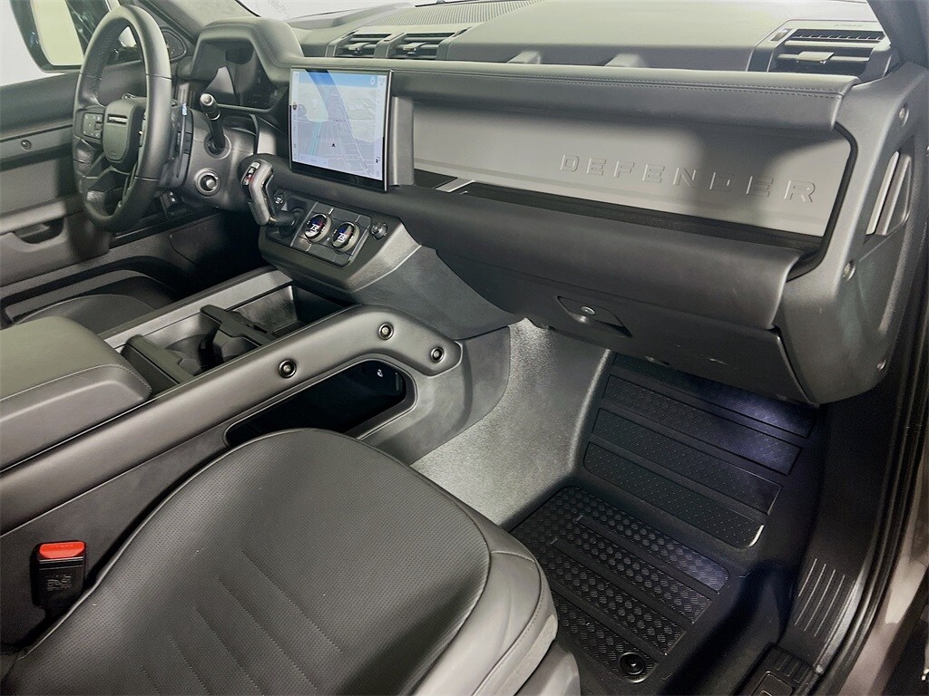 2025 LAND ROVER DEFENDER - Image 31