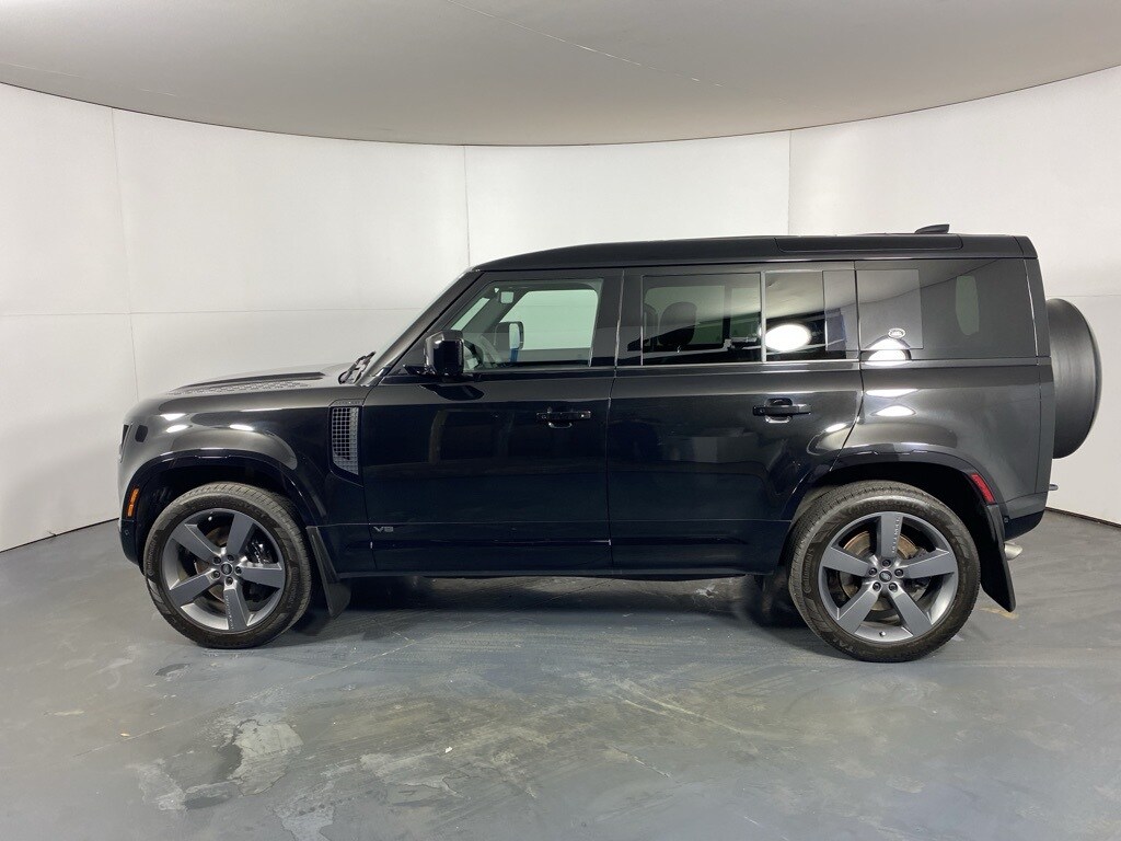 2023 Land Rover Defender 110 photo 2