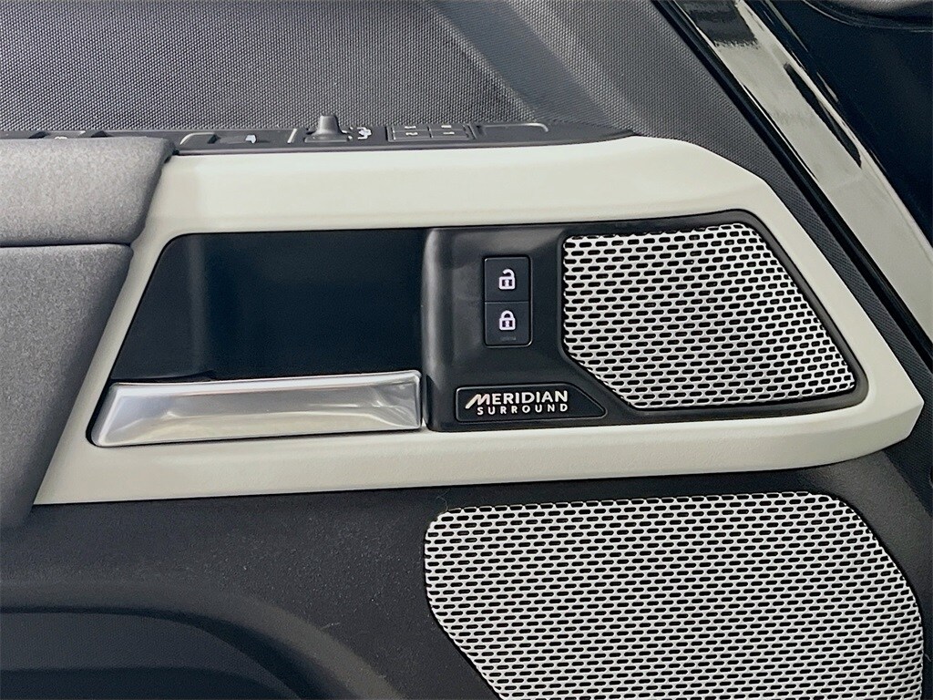 2023 LAND ROVER DEFENDER - Image 19
