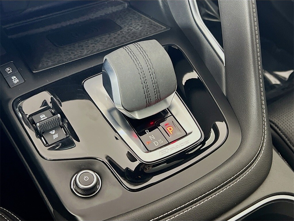 2024 JAGUAR E-PACE - Image 17