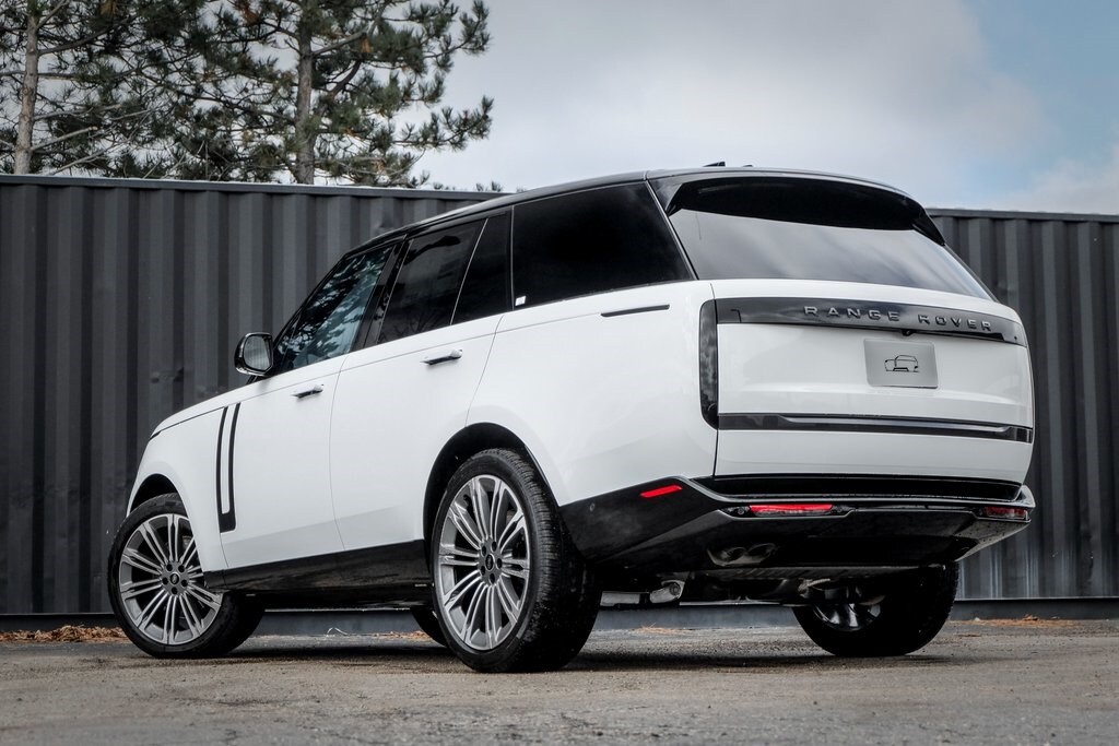 New 2025 Land Rover Range Rover P530 SE SUV