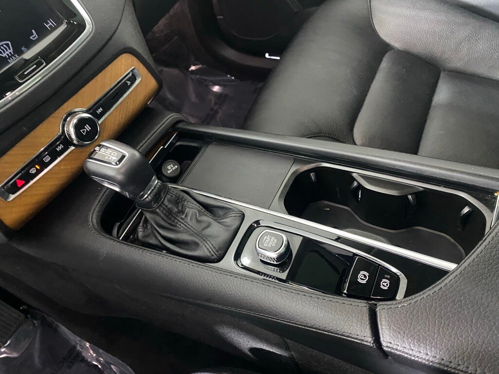 2022 VOLVO XC90 - Image 20