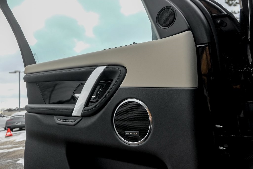 2025 LAND ROVER DISCOVERY SPORT - Image 11