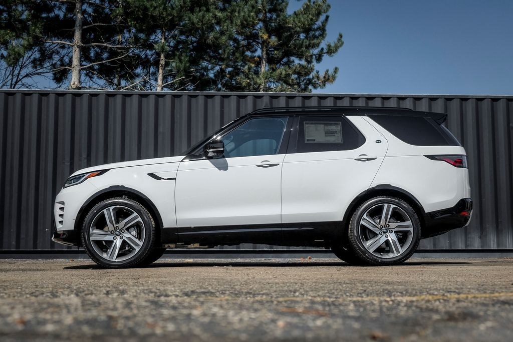 New 2026 Land Rover Discovery Dynamic SE SUV