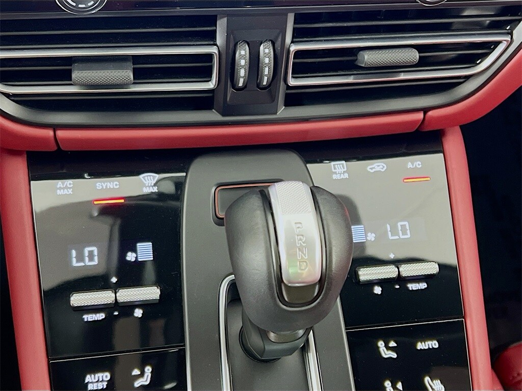 2022 PORSCHE MACAN - Image 16