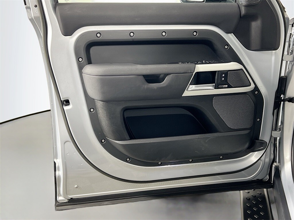 2023 LAND ROVER DEFENDER - Image 18