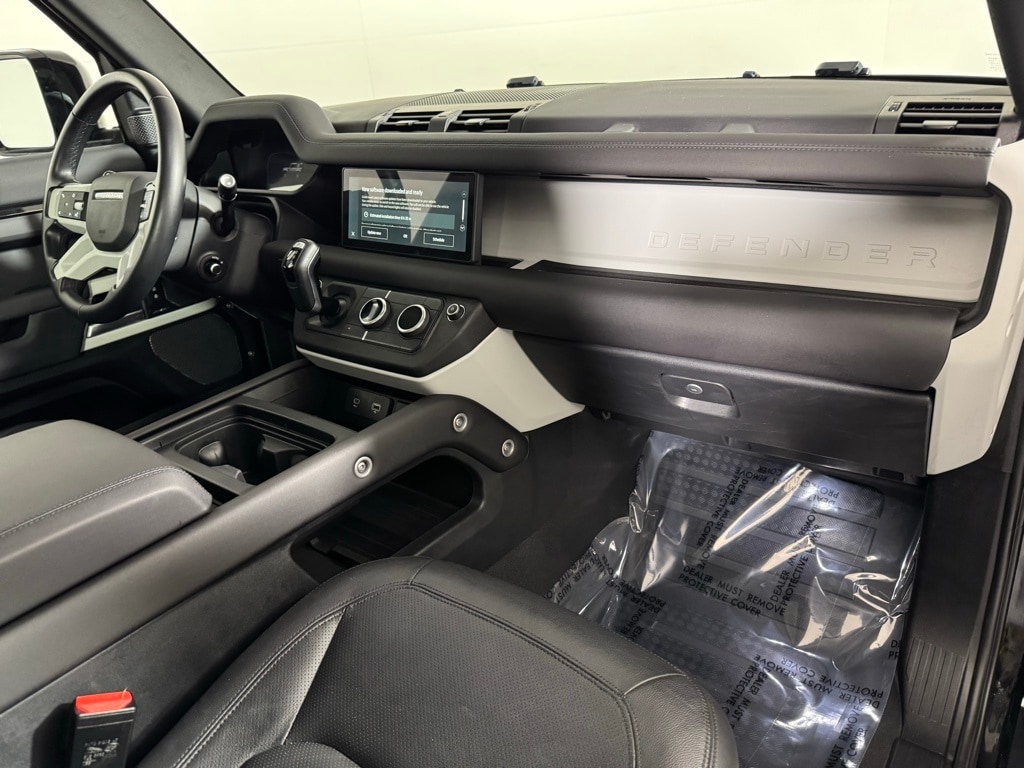 2024 LAND ROVER DEFENDER - Image 32