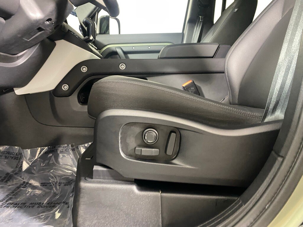 2025 LAND ROVER DEFENDER - Image 11