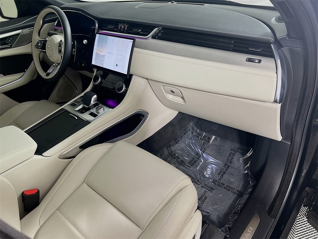 2025 JAGUAR F-PACE - Image 31