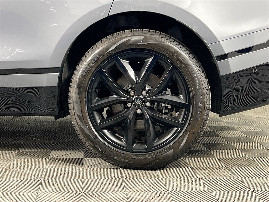 2025 LAND ROVER RANGE ROVER VELAR - Image 32