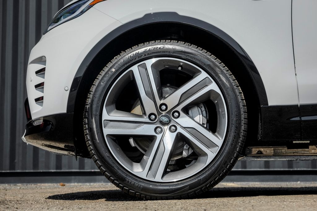 New 2026 Land Rover Discovery Dynamic SE SUV