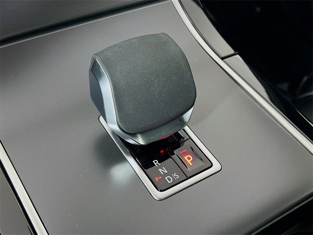 2025 LAND ROVER RANGE ROVER EVOQUE - Image 17