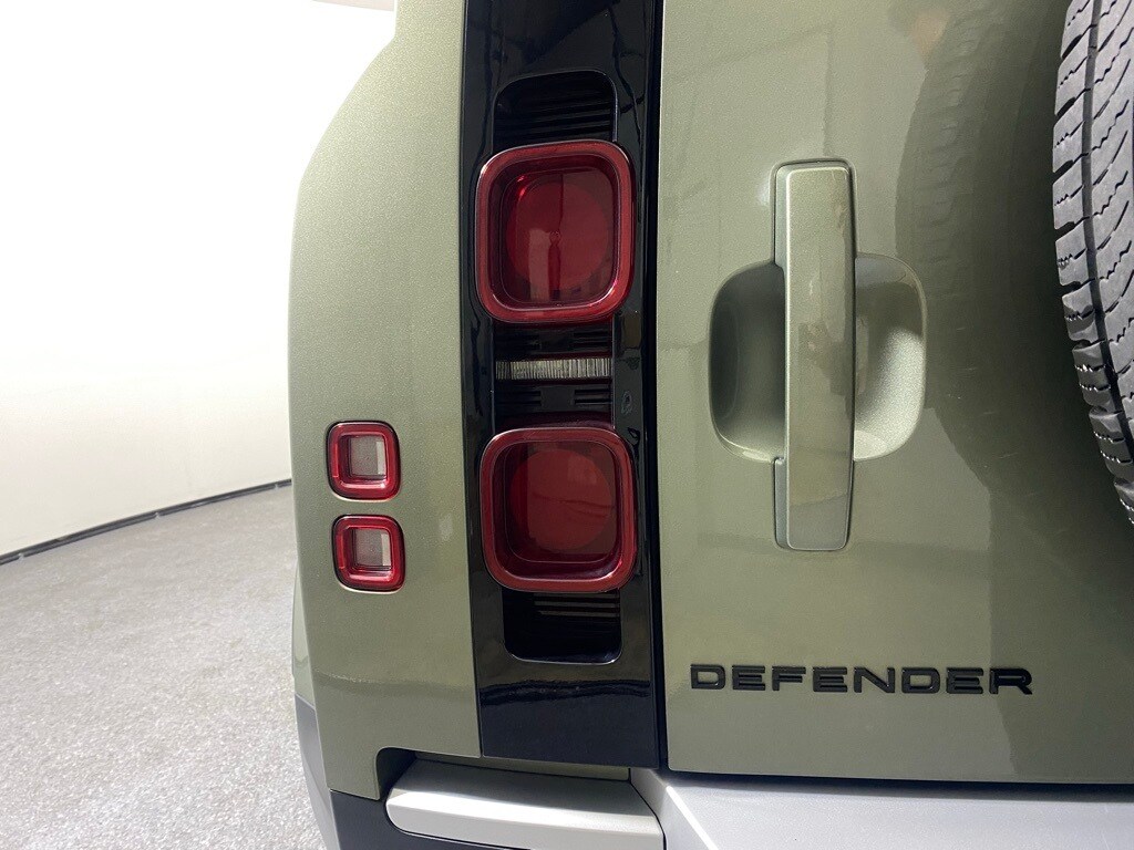 2025 LAND ROVER DEFENDER - Image 8