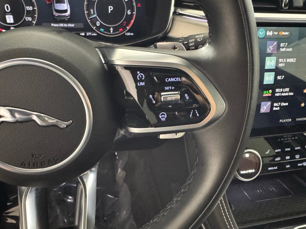 2025 JAGUAR F-PACE - Image 18