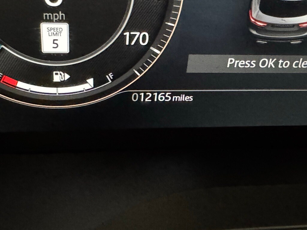 2025 JAGUAR F-PACE - Image 14