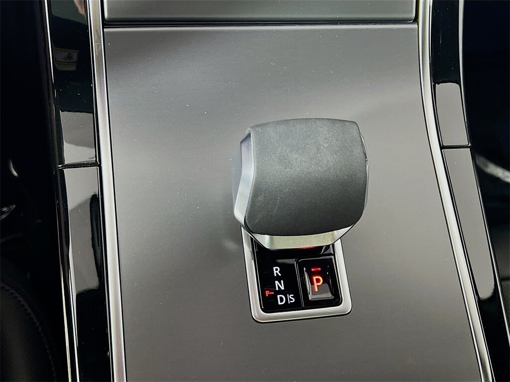 2025 LAND ROVER RANGE ROVER VELAR - Image 17