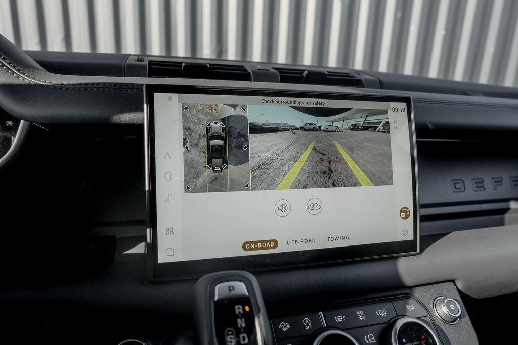 2025 LAND ROVER DEFENDER - Image 14