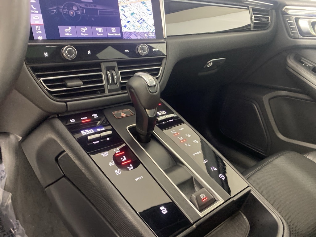 2024 PORSCHE MACAN - Image 16