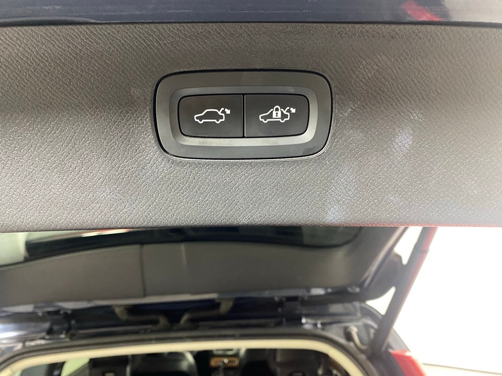 2022 VOLVO XC90 - Image 28