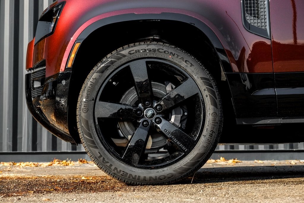 New 2025 Land Rover Defender 130 X-Dynamic SE SUV