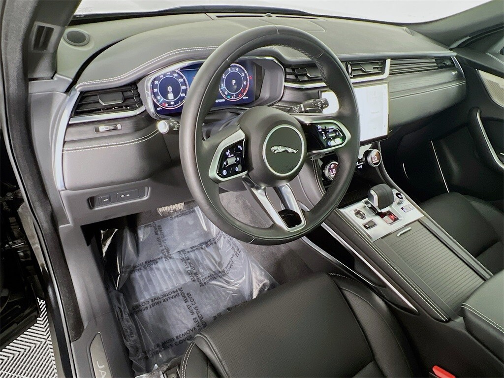 2025 JAGUAR F-PACE - Image 9
