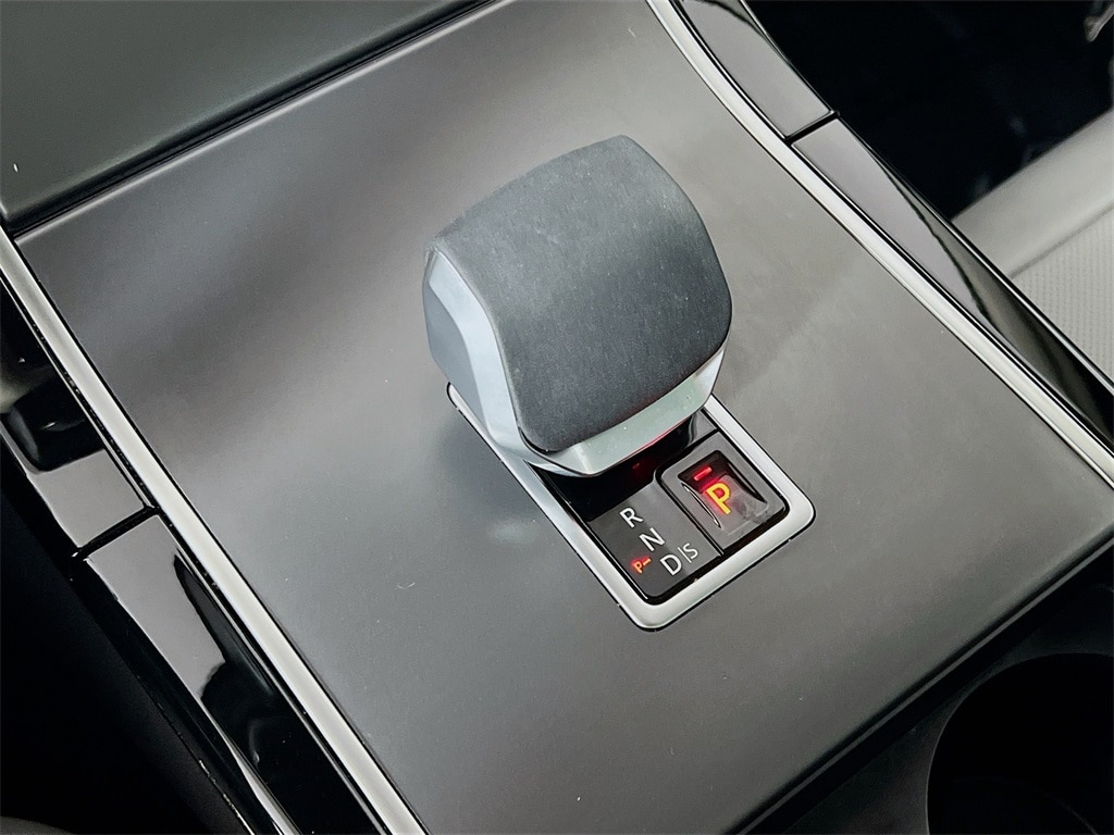 2025 LAND ROVER RANGE ROVER VELAR - Image 17