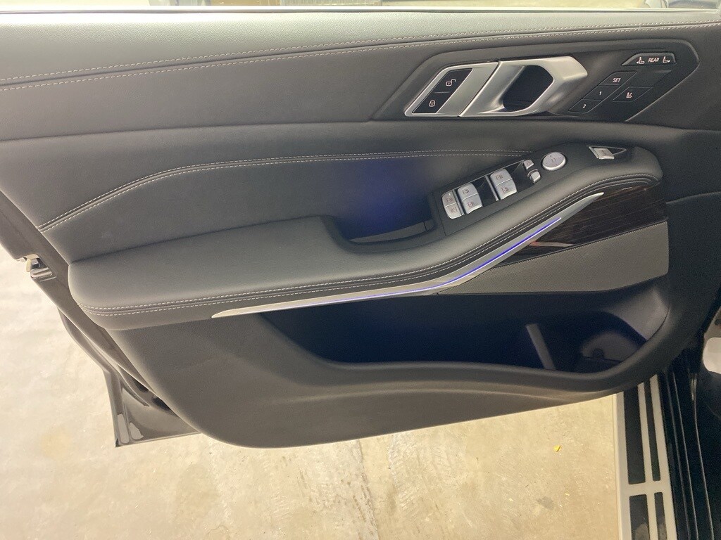 2023 BMW X7 - Image 23