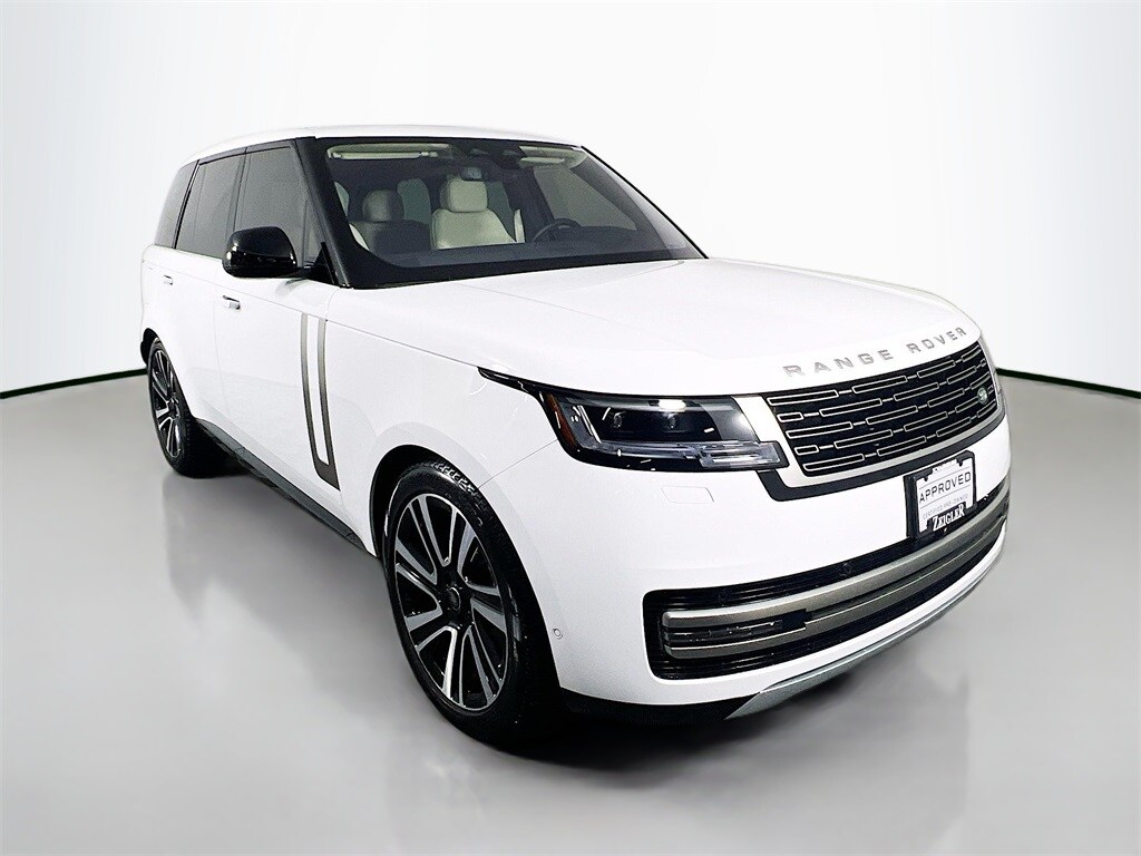 2023 Land Rover Range Rover SE photo 3