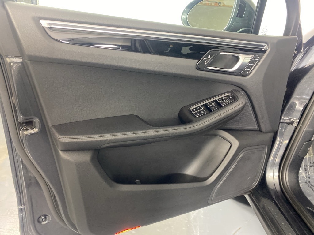 2024 PORSCHE MACAN - Image 19