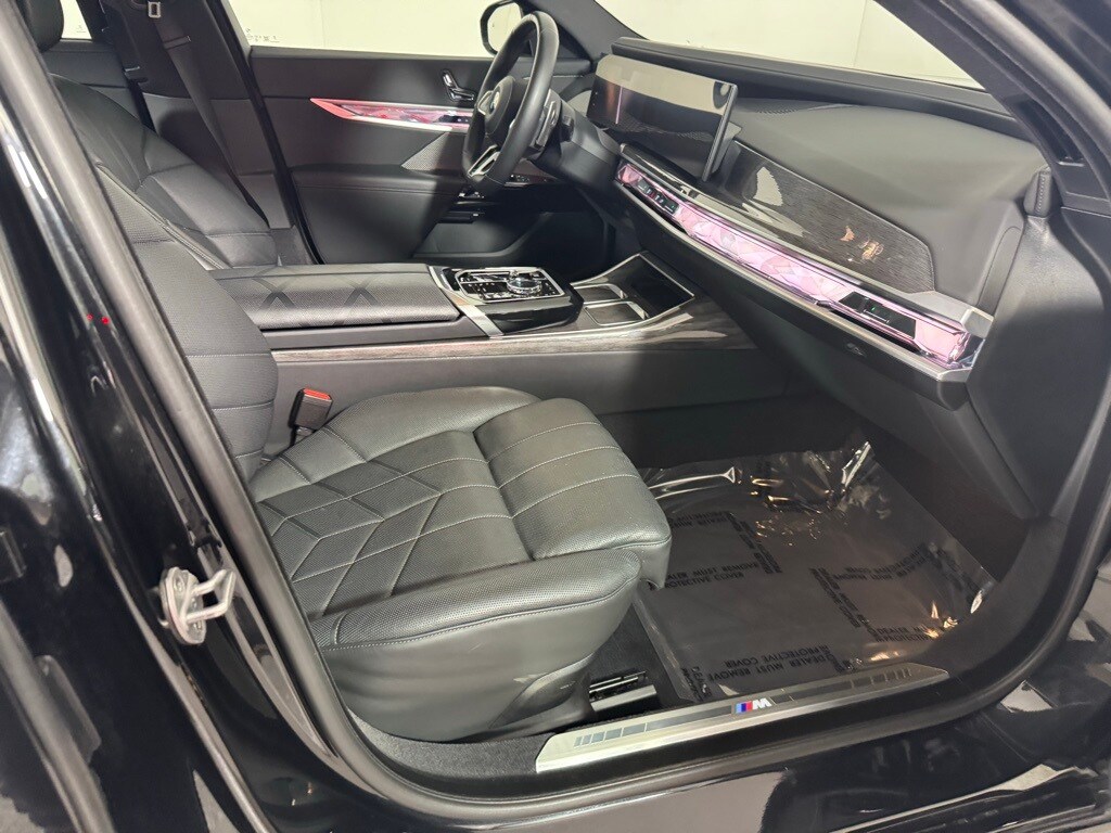 2025 BMW 740I - Image 32