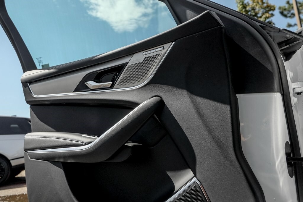 2025 JAGUAR F-PACE - Image 10