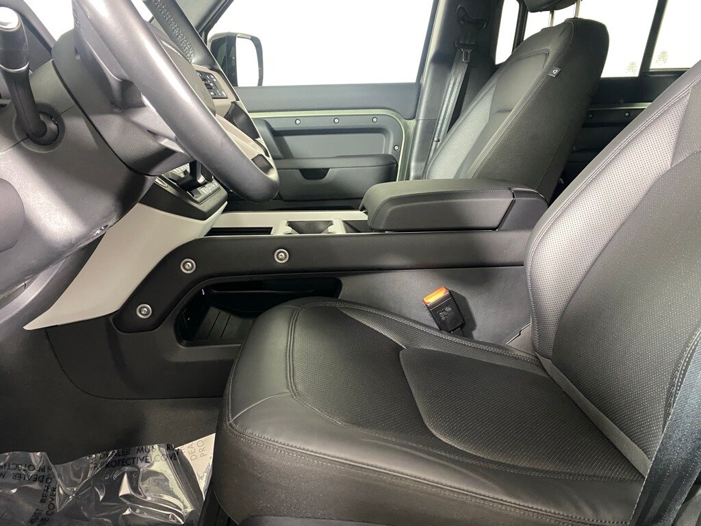 2025 LAND ROVER DEFENDER - Image 13