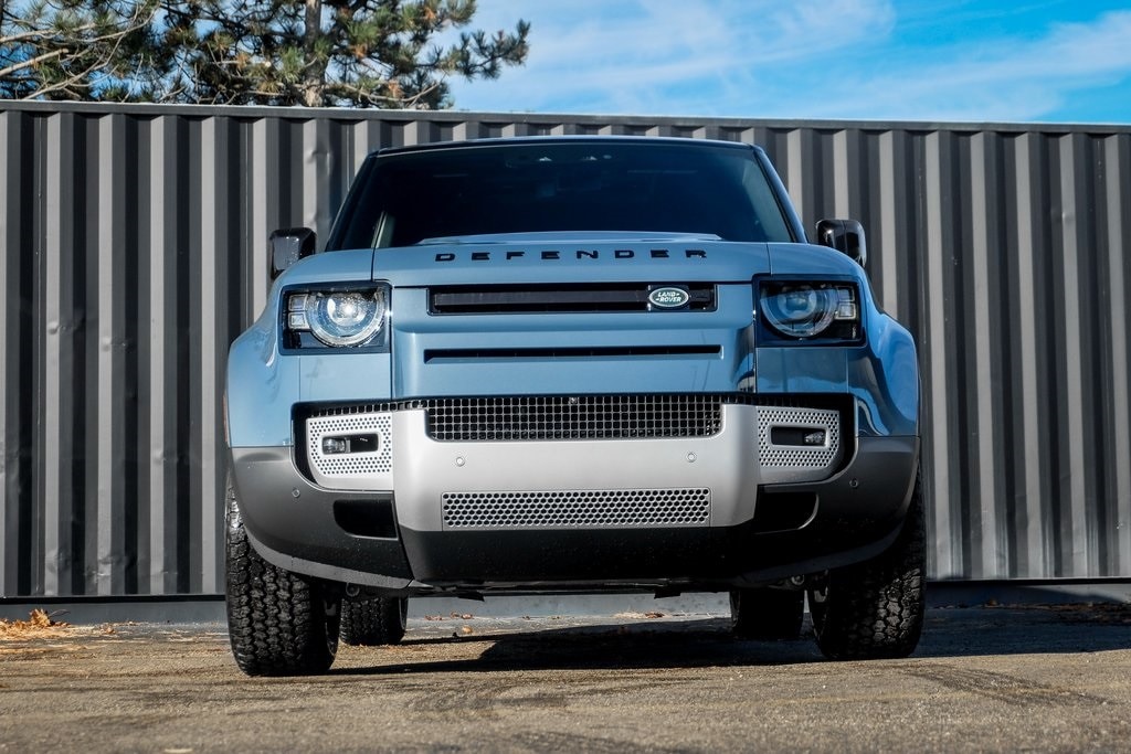 2025 LAND ROVER DEFENDER - Image 5