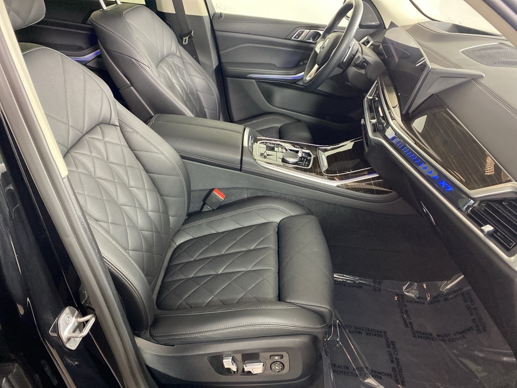 2023 BMW X7 - Image 31
