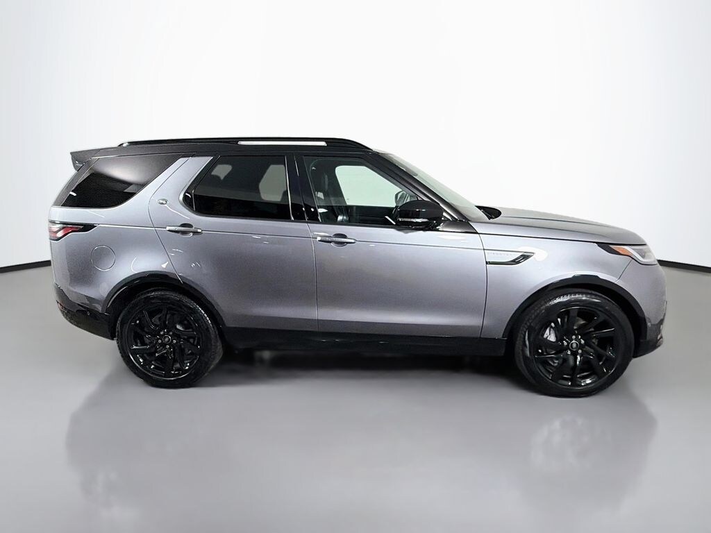 Used 2025 Land Rover Discovery P300 Dynamic SE SUV