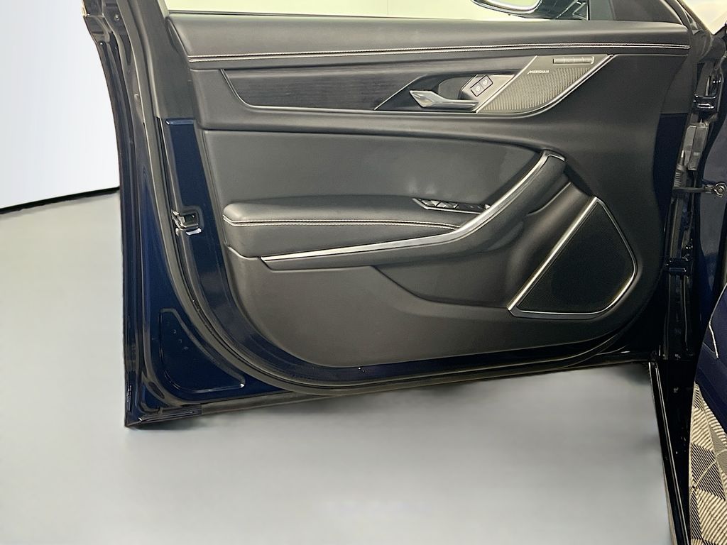 2024 Jaguar XF R-Dynamic SE - Photo 18