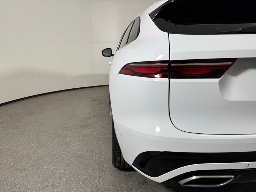2025 JAGUAR F-PACE - Image 9