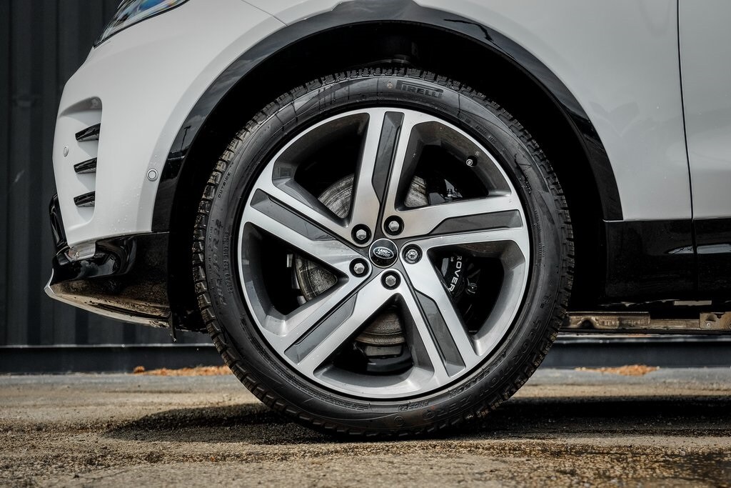 New 2025 Land Rover Discovery P360 Metropolitan Edition SUV