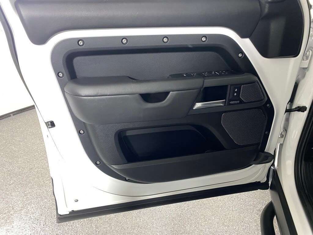 2023 LAND ROVER DEFENDER - Image 11