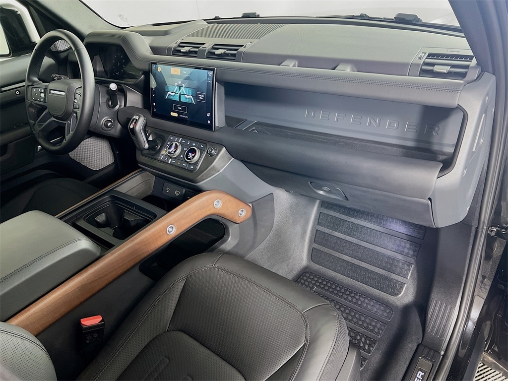 2024 LAND ROVER DEFENDER - Image 31