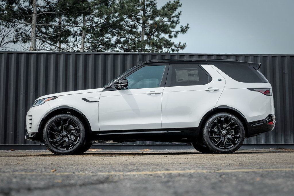 Certified 2025 Land Rover Discovery P300 Dynamic SE SUV