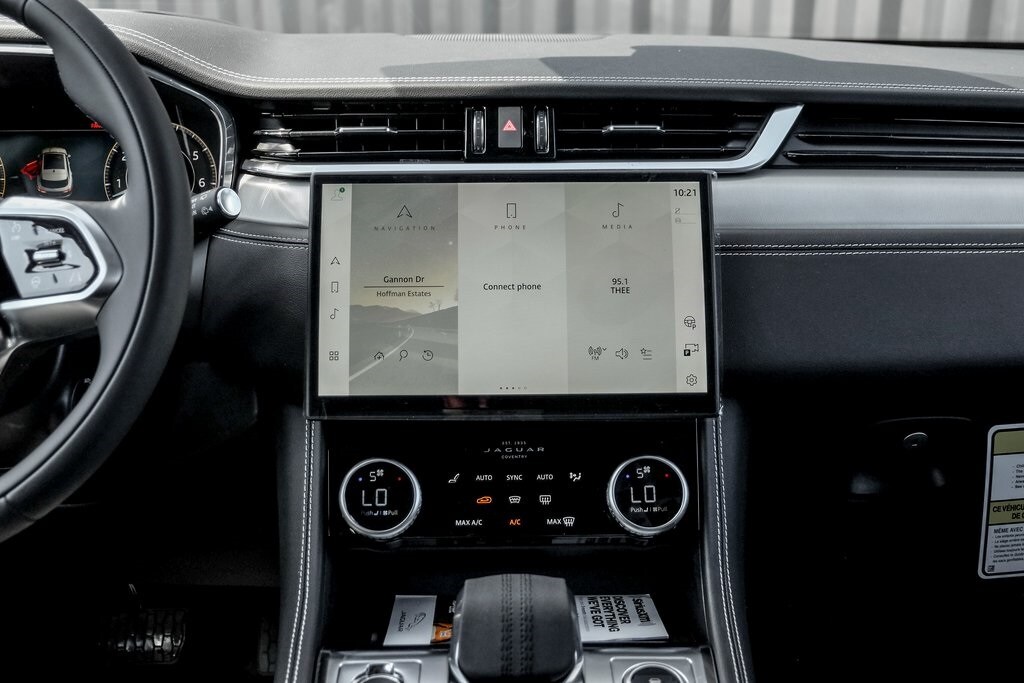 2025 JAGUAR F-PACE - Image 18